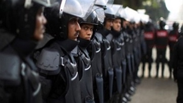  قبيل استقبال السيسي.. تكثيفات أمنية بمحيط مطار الأقصر