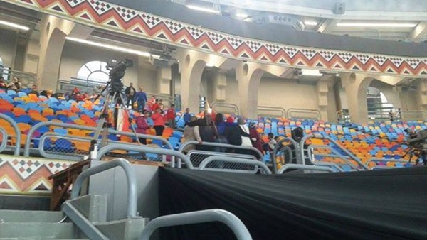 توافد جماهيري لمؤازرة المنتخب في افتتاح أمم أفريقيا لليد