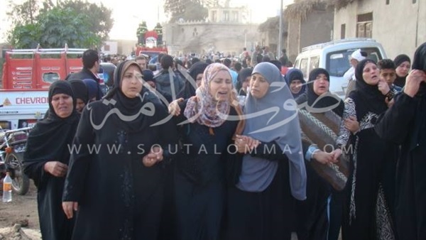 بالصور.. المئات يشيعون جنازة شهيد العريش بالدقهلية