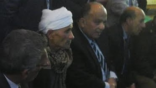 محافظ الدقهلية يقدم واجب العزاء في شهيد العريش 